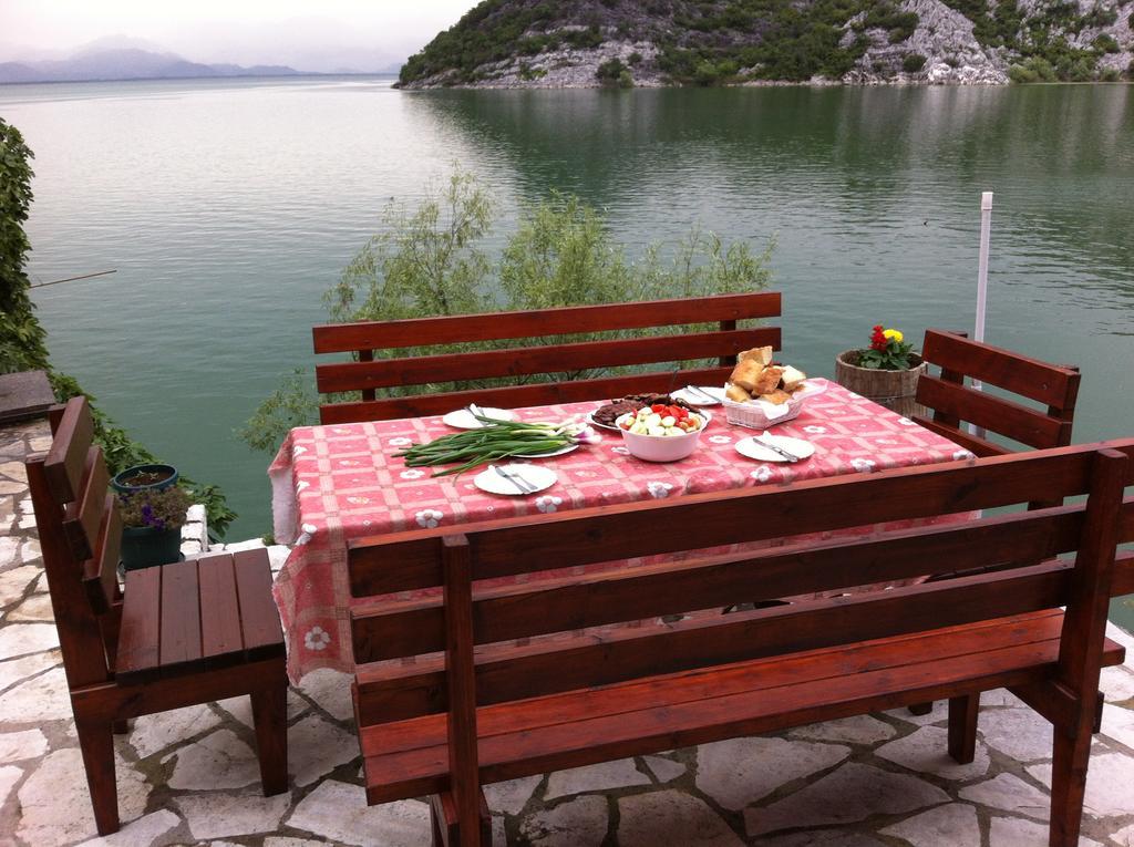 Holiday Home Radus Virpazar Luaran gambar